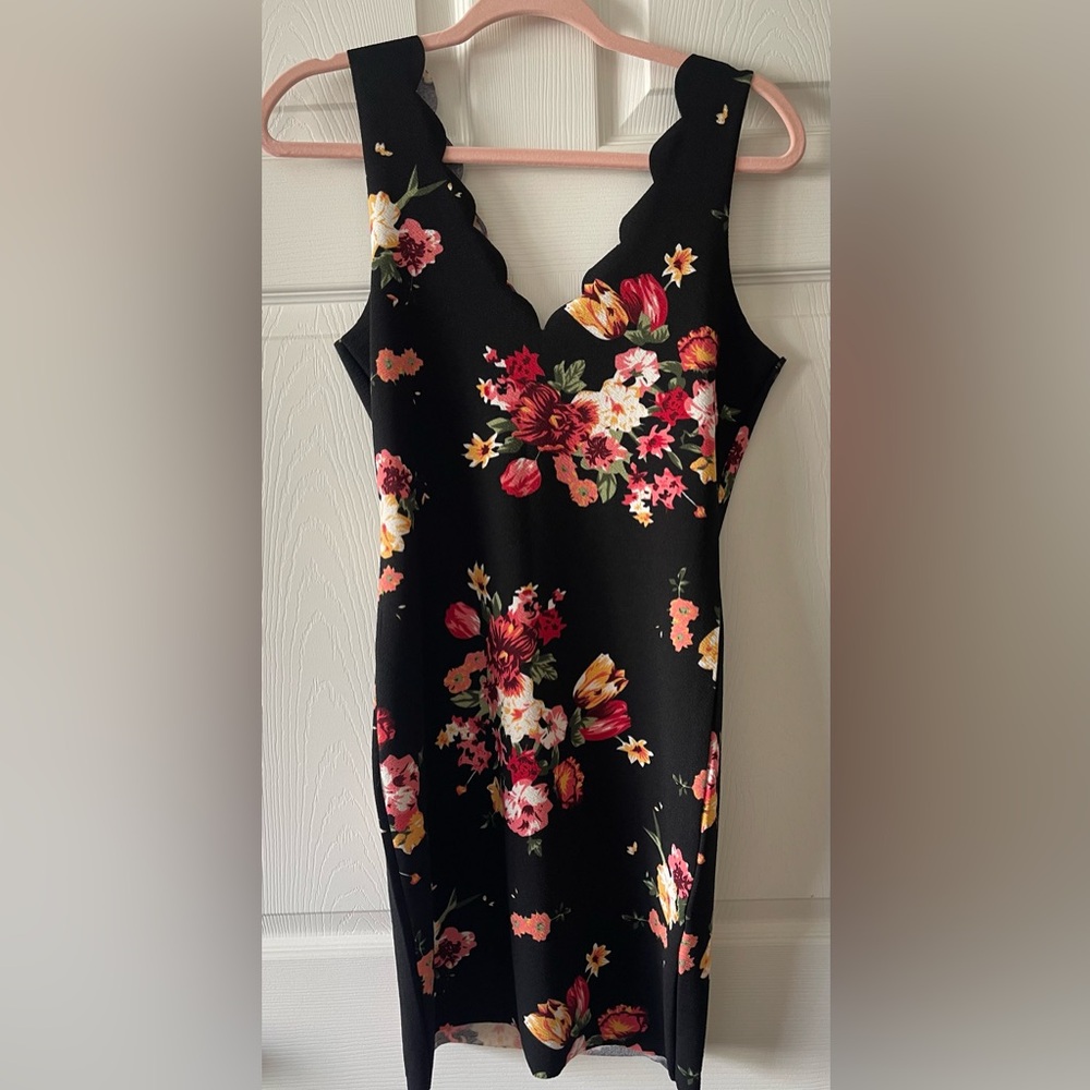 SHEIN Black Floral Scalloped Mini Dress